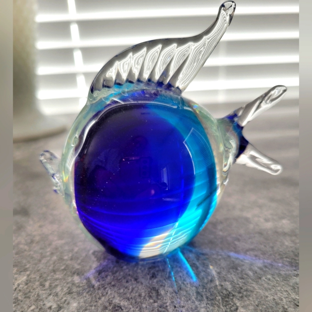 STUDIO ART BLOWN GLASS FISH PAPERWEIGHT